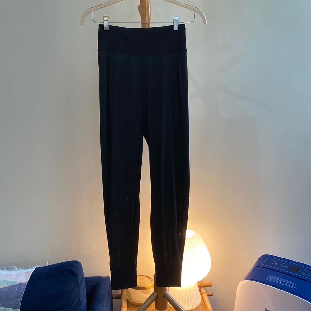 *Rare* Lululemon Mesh Align Joggers, Black, Size 4